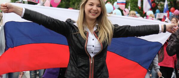 A participants of the May Day demonstration in Simferopol - Sputnik International