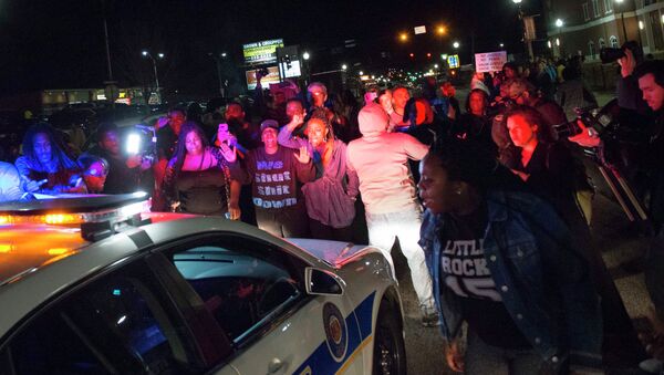 Protestors block a police vehicle from entering the City of Ferguson Police Department and Municipal Court parking lot in Ferguson Missouri, March 11, 2015 - Sputnik International