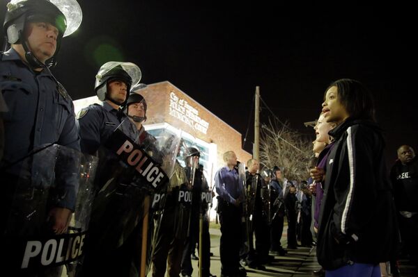 Police and protesters square off outside the Ferguson Police Department, Wednesday, March 11, 2015, in Ferguson, Mo Police and protesters square off outside the Ferguson Police Department, Wednesday, March 11, 2015, in Ferguson, Mo - Sputnik International