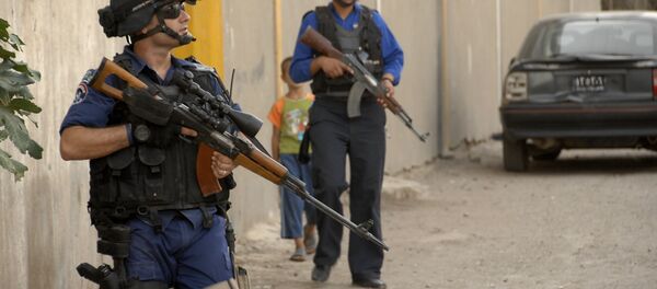 Iraqi police officer armed with a Tabuk sniper rifle Iraqi police officer armed with a Tabuk sniper rifle - Sputnik International