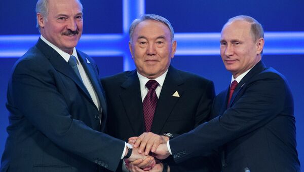 From right: President Vladimir Putin, Kazakh President Nursultan Nazarbayev and Belarusian President Alexander Lukashenko make a joint statement for the press - Sputnik International