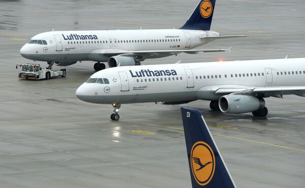 Aircrafts of German airline Lufthansa stand at the tarmac of the Franz-Josef-Strauss-Airport in Munich, southern Germany, on December 1, 2014, during a strike of pilots Aircrafts of German airline Lufthansa stand at the tarmac of the Franz-Josef-Strauss-Airport in Munich, southern Germany, on December 1, 2014, during a strike of pilots - Sputnik International