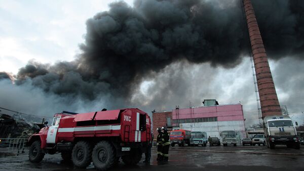 Firefighters extinguish a fire at a shopping mall in Kazan, 720 kilometers (450 miles) east of Moscow, Russia - Sputnik International