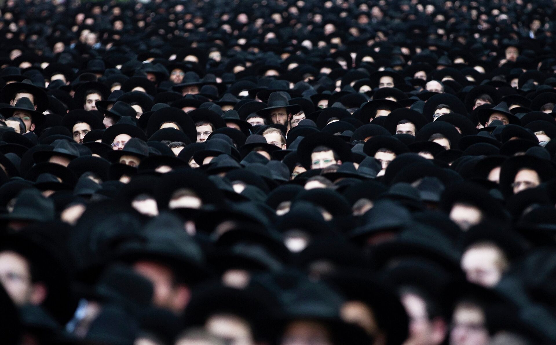 Ultra-Orthodox Jews take part in a rally supporting the United Torah Judaism party in Bnei Brak near Tel Aviv  - Sputnik International, 1920, 23.02.2022