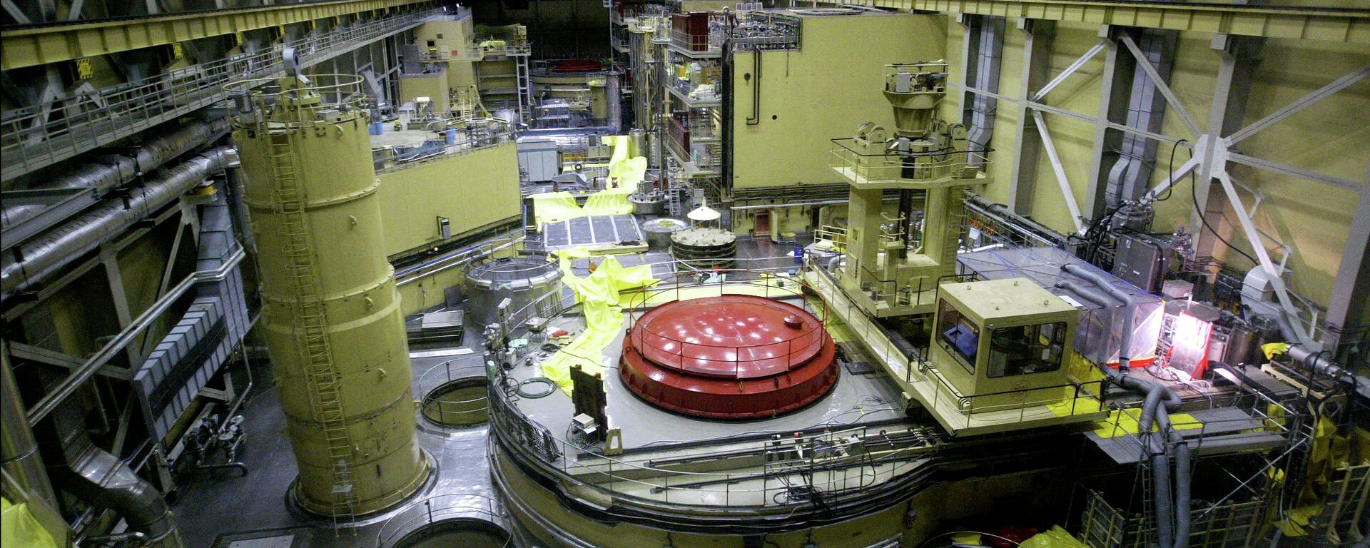 A general view of the reactor block No.2 in the nuclear power station of Paks at about 120kms south from Hungarian capital Budapest on Thursday 29 May 2003 - Sputnik International, 1920, 21.08.2023