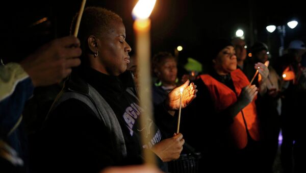 Protestors hold a candle-light vigil outside the Ferguson Police Department in Ferguson, Missouri, March 12, 2015 - Sputnik International