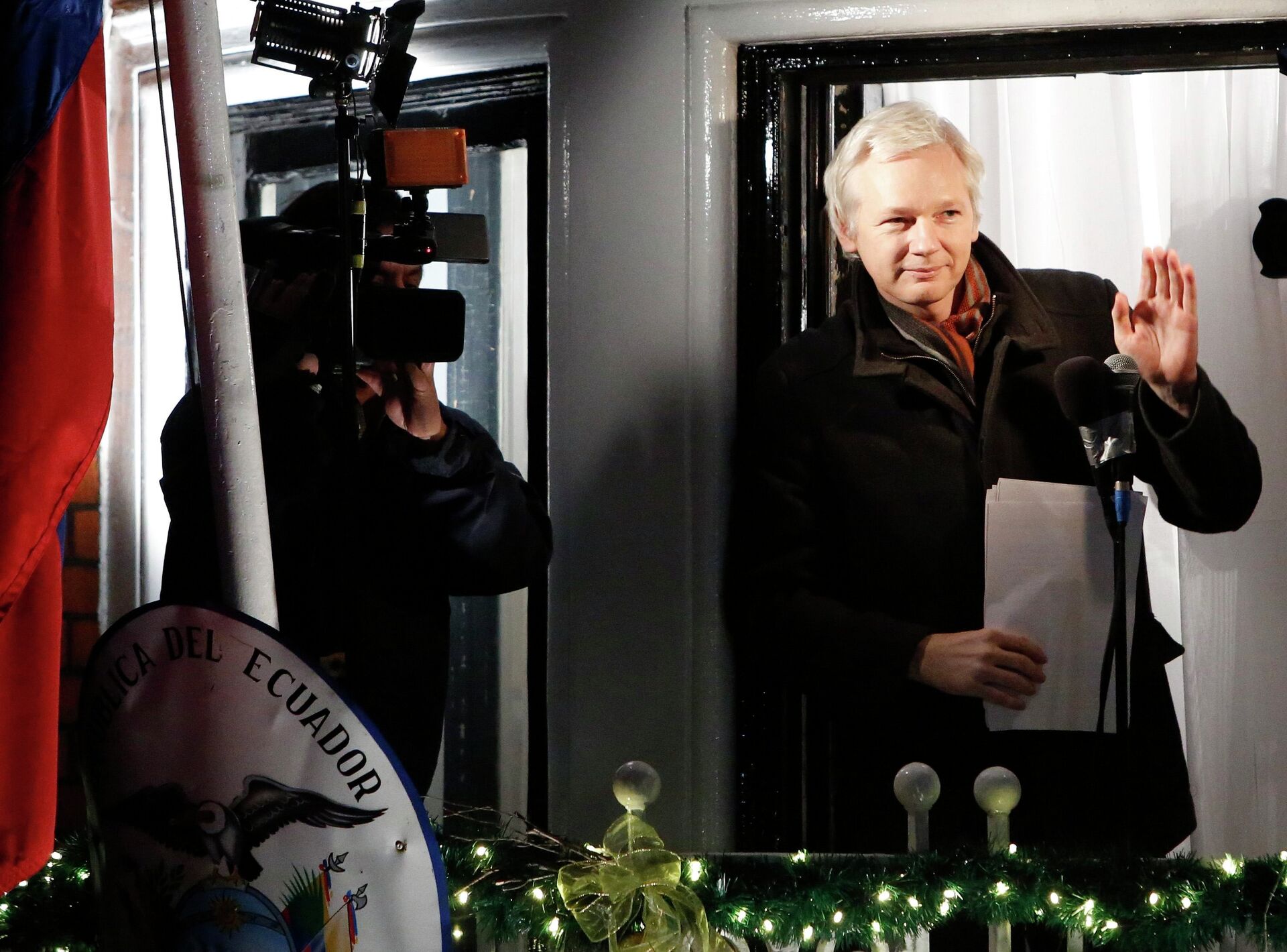WikiLeaks founder Julian Assange gestures from the balcony of Ecuador's Embassy as he makes a speech in central London, in this file photograph dated December 20, 2012. - Sputnik International, 1920, 11.12.2021