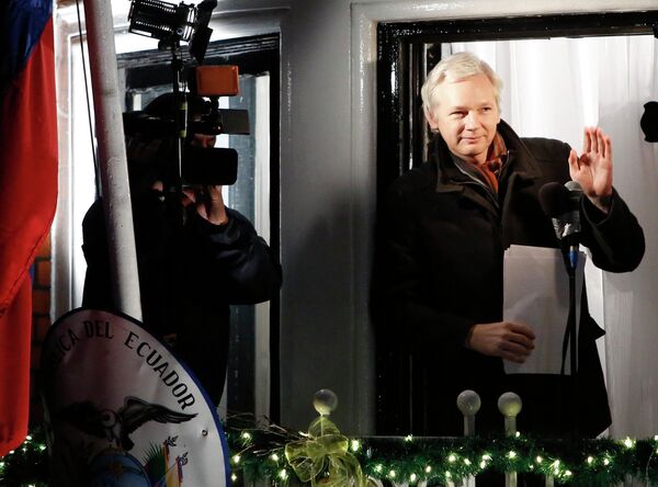 WikiLeaks founder Julian Assange gestures from the balcony of Ecuador's Embassy as he makes a speech in central London, in this file photograph dated December 20, 2012. WikiLeaks founder Julian Assange gestures from the balcony of Ecuador's Embassy as he makes a speech in central London, in this file photograph dated December 20, 2012. - Sputnik International