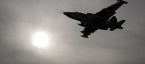 Самолет Су-25 в полете Самолет Су-25 в полете - Sputnik International