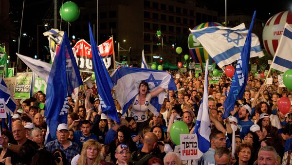 People shout slogans during a rally in Rabin's square in Tel Aviv, Israel, Saturday, March 7, 2015. Tens of thousands of Israelis are gathering at a Tel Aviv square under the banner Israel wants change and calling for Prime Minister Benjamin Netanyahu to be replaced in March 17 national elections. - Sputnik International