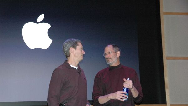 Tim Cook and Steve Jobs - Sputnik International