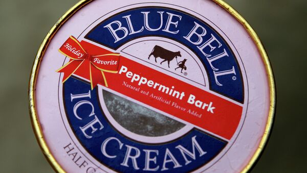 This photo shows a container of Blue Bell ice cream Friday, March 13, 2015, in Dallas - Sputnik International