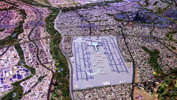 A model of a planned new capital for Egypt is displayed for investors at the opening of the Egypt Economic Development Conference (EEDC) in Sharm el-Sheikh, in the South Sinai governorate, about 550 km (342 miles) south of Cairo, March 13, 2015 - Sputnik International