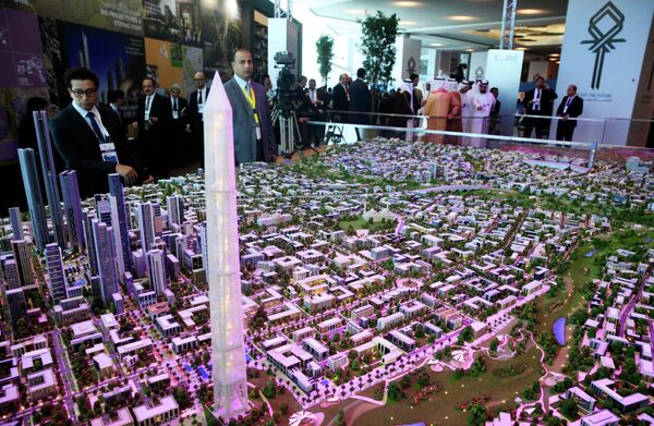 A model of a planned new capital for Egypt is displayed for investors at the opening of the Egypt Economic Development Conference (EEDC) in Sharm el-Sheikh, in the South Sinai governorate, about 550 km (342 miles) south of Cairo, March 13, 2015 - Sputnik International