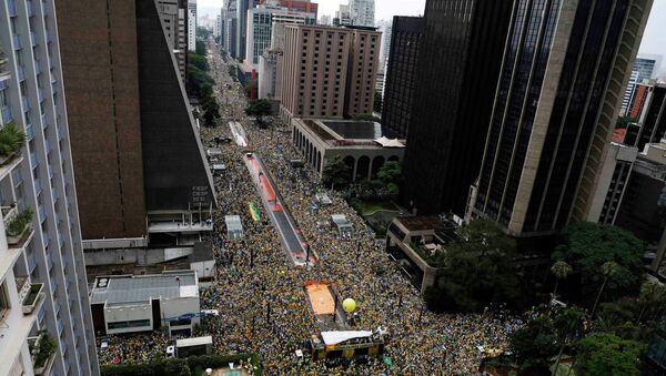 Demonstrators gather during a protest against Brazil's President Dilma Rousseff at Paulista avenue in Sao Paulo March 15, 2015. - Sputnik International