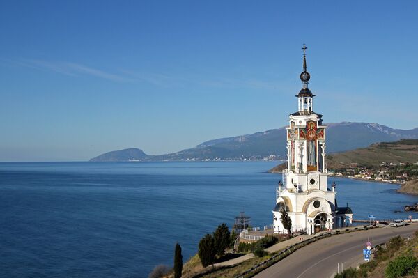 View of the St. Nicholas the Wonder Worker church/light house in the village of Malorechenskoye in the Crimea's Sudak District. - Sputnik International