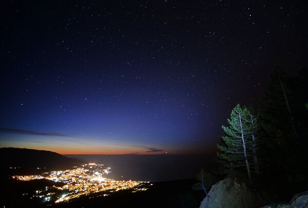 View of Yalta city from the Ai-Petri mountain. - Sputnik International