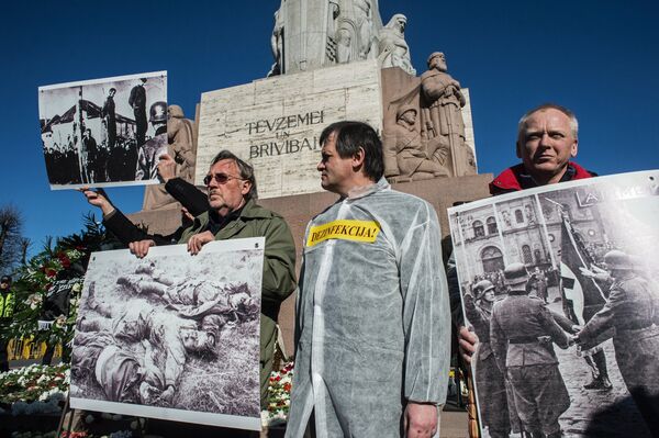 Protesters demonstrate against the annual procession commemorating the Latvian Waffen-SS (Schutzstaffel) unit, also known as the Legionnaires, in Riga March 16, 2015. Protesters demonstrate against the annual procession commemorating the Latvian Waffen-SS (Schutzstaffel) unit, also known as the Legionnaires, in Riga March 16, 2015. - Sputnik International