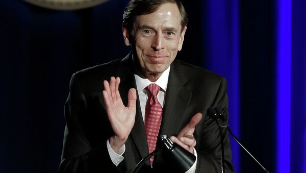 The White House has been consulting with retired Gen. David Petraeus about the Islamic State, despite his legal troubles over mishandled classified information and allegations that he’s received special treatment from top Washington officials. - Sputnik International