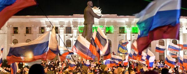 Pro-Russian people celebrate in Lenin Square, in Simferopol, Ukraine, Sunday, March 16, 2014. Pro-Russian people celebrate in Lenin Square, in Simferopol, Ukraine, Sunday, March 16, 2014. - Sputnik International