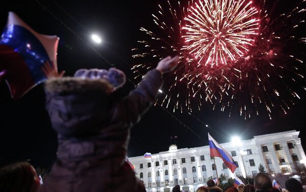 People watch fireworks during a concert marking the one-year anniversary of Crimea voting to leave Ukraine and join the Russian state, in central Simferopol on March 16, 2015 - Sputnik International