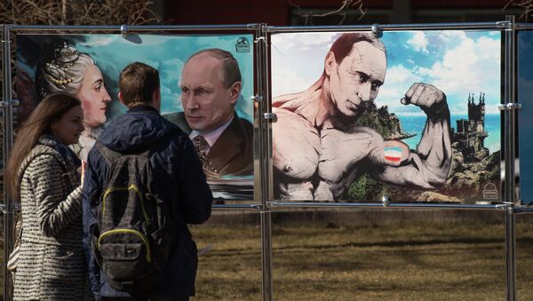 A couple stands by pictures depicting Russia's President Vladimir Putin at an open-air political cartoons exhibition dedicated to the one-year anniversary of Crimea voting to leave Ukraine and join the Russian state in central Moscow on March 16, 2015. - Sputnik International