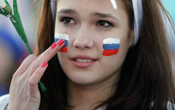 A girl with Russian national flags painted on her cheeks takes part in celebrations marking the one-year anniversary of Crimea voting to leave Ukraine, in central Simferopol March 16, 2015. - Sputnik International
