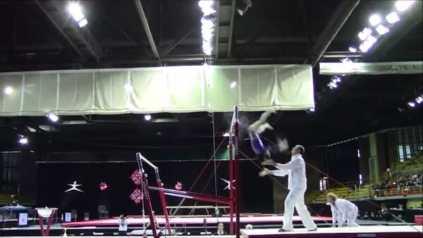 Coach saves a gymnast - Sputnik International