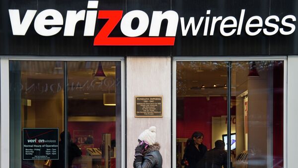 A woman on her cell phone walks past a Verizon Wireless store in Washington - Sputnik International