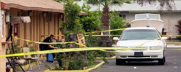 A police officer keeps watch outside a room at the Tri-City Inn, one of the scenes of a multiple location shooting in Mesa, Arizona March 18, 2015. A police officer keeps watch outside a room at the Tri-City Inn, one of the scenes of a multiple location shooting in Mesa, Arizona March 18, 2015. - Sputnik International