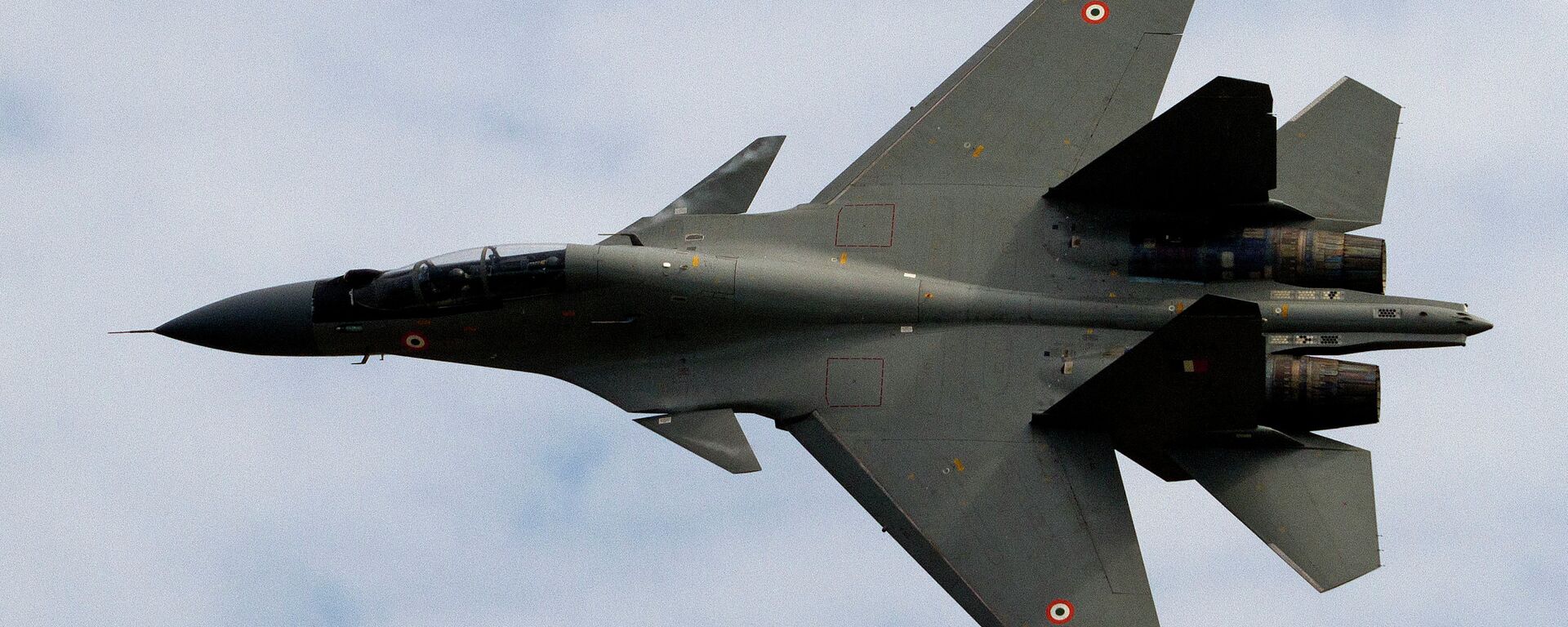 Indian Air Force (IAF) Sukhoi Su-30 fighter aircraft flies past during a parade at an airbase in Tezpur, India, Friday, Nov. 21 2014 - Sputnik International, 1920, 06.12.2021