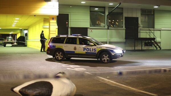 A police officer stands at the scene of a fatal shooting in Gothenburg - Sputnik International