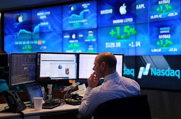  Facebook, Twitter Shares Suffer Losses in Early Trading As  Ban on Hateful Conduct Gathers Steam - Sputnik International