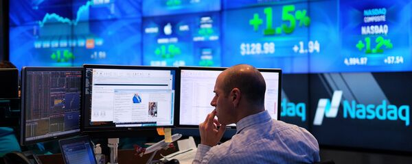 A trader works at the Nasdaq MarketSite in New York  - Sputnik International