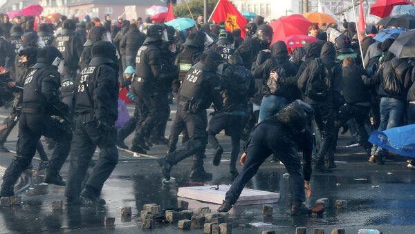 Police chase demonstrators after they threw stones Wednesday, March 18, 2015 in Frankfurt, Germany - Sputnik International
