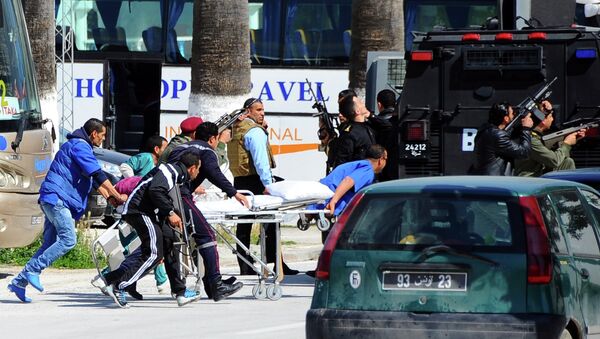 Escorted by security forces, rescue workers pull an empty stretcher outside the Bardo museum Wednesday, March 18, 2015 in Tunis - Sputnik International
