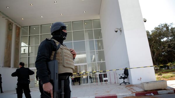 Policemen guard the entrance of the Bardo museum in Tunis, Tunisia - Sputnik International