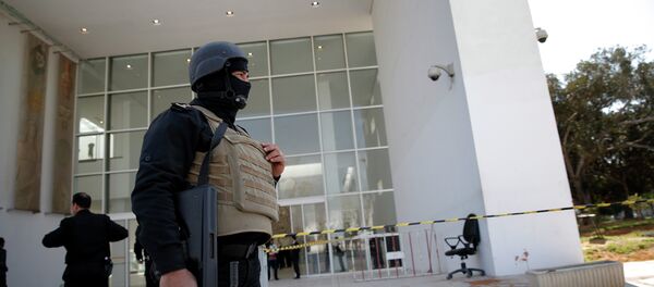 Policemen guard the entrance of the Bardo museum in Tunis, Tunisia - Sputnik International