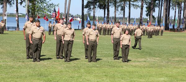 US Marine Parade staff stand at the position of attention at Camp Johnson, NC. - Sputnik International