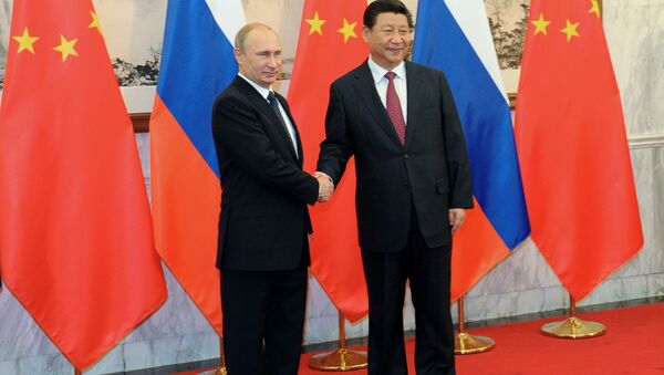 Russian President Vladimir Putin, left, shakes hands with Chinese President Xi Jinping prior to the Asia-Pacific Economic Cooperation (APEC) forum in Beijing - Sputnik International