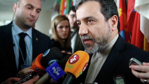 Iran's chief nuclear negotiator Abbas Araghchi talks to the media after meeting IAEA Director General Yukiya Amano (not pictured) at the IAEA headquarters in Vienna February 24, 2015 - Sputnik International