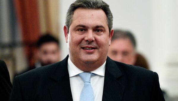 Newky appointed Defence Minister and leader of the nationalist Independent Greeks party (ANEL), Panos Kammenos, arrives for the civil oath ceremony at the Presidental Palace in Athens, on January 27, 2015 - Sputnik International
