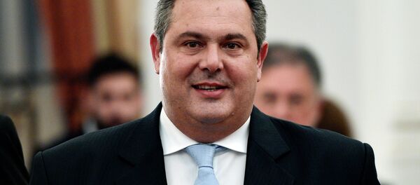 Newky appointed Defence Minister and leader of the nationalist Independent Greeks party (ANEL), Panos Kammenos, arrives for the civil oath ceremony at the Presidental Palace in Athens, on January 27, 2015 - Sputnik International