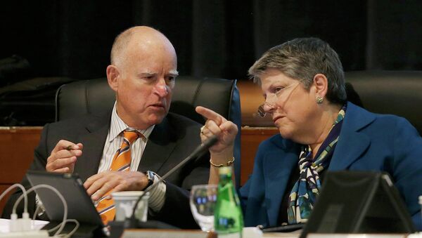 University of California president Janet Napolitano talks with Gov. Jerry Brown during a UC Board of Regents meeting in San Francisco. Napolitani publicly apologized Thursday, March 19, 2015, for calling chants by students protesting tuition hikes “crap,” a remark overheard on an open microphone at the regents meeting Wednesday - Sputnik International