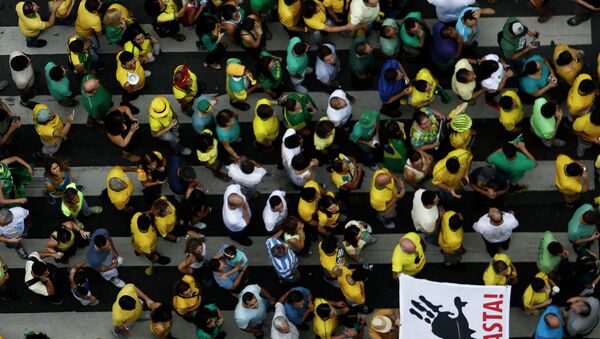 Demonstrators rally to protest against the government of president Dilma Rousseff in Paulista Avenue in Sao Paulo, Brazil on 15 March, 2015 - Sputnik International