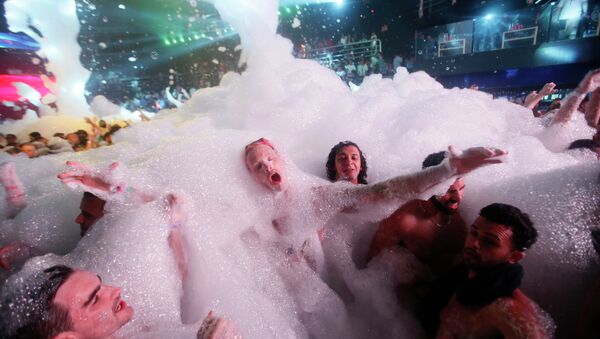 Partygoers dance in foam at The City nightclub in the Caribbean resort city of Cancun, Mexico, early Monday, March 16, 2015 - Sputnik International