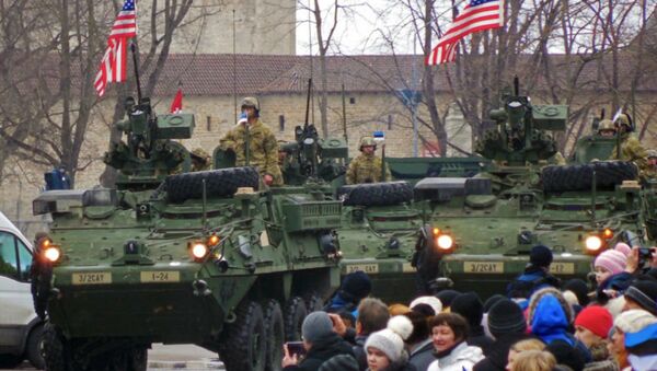 US Army soldiers travel in American armored combat vehicles through the streets of Narva, Estonia, during a military parade to mark the country's Independence Day. - Sputnik International