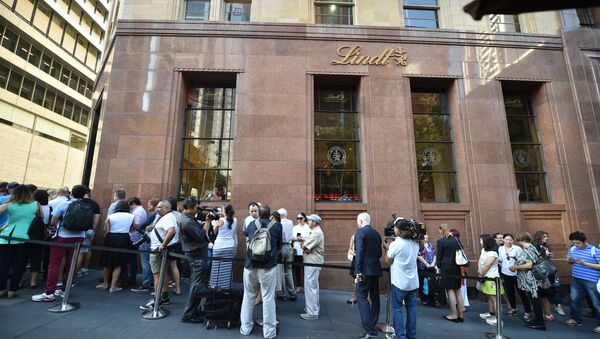 Members of the public queue outside the Lindt Cafe at Martin Place in Sydney ahead of the re-opening on March 20, 2015 - Sputnik International