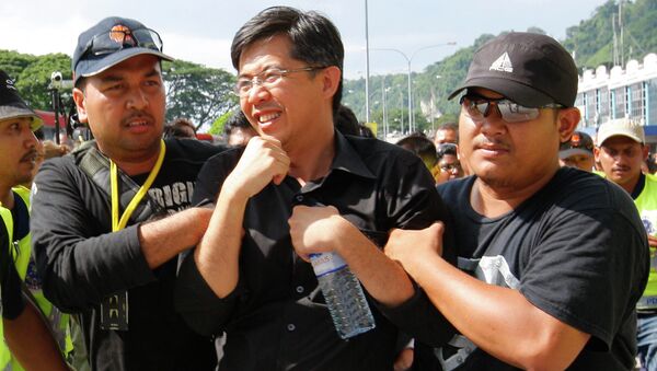 Malaysian lawmaker Tian Chua is arrested by police officers near the Perak state assembly in Ipoh, Malaysia, Thursday, May 7, 2009. File photo - Sputnik International