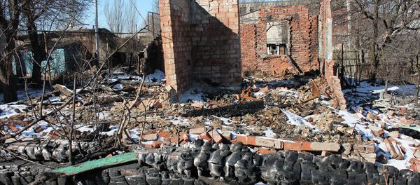 Cottages where people lived destroyed by shelling in Gorlovka in Donbass - Sputnik International